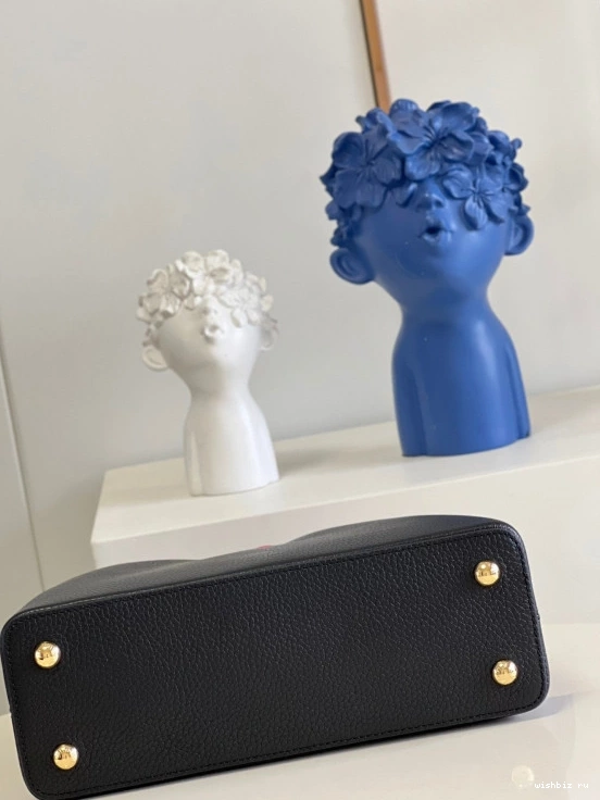 WIS CAPUCINES Vuitton Louis MM 0207